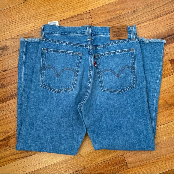 Levi’s Wedgie Straight Jeans - Picture 2 of 5